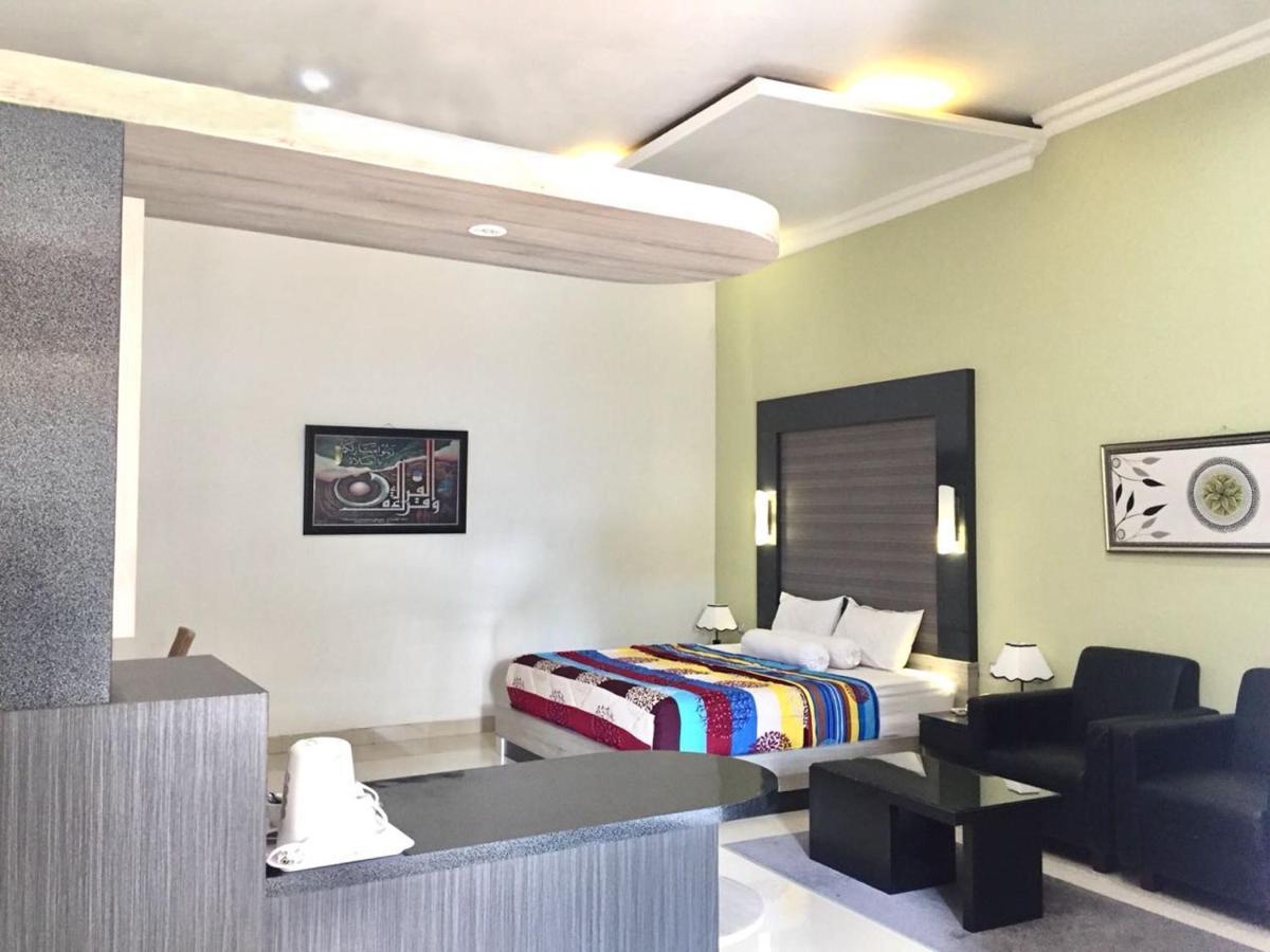 Musdalifah Hotel Sumenep Bagian luar foto