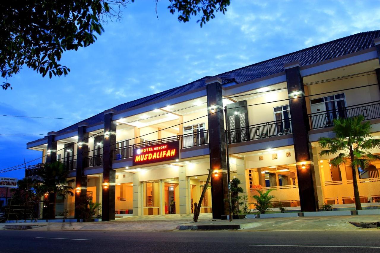 Musdalifah Hotel Sumenep Bagian luar foto