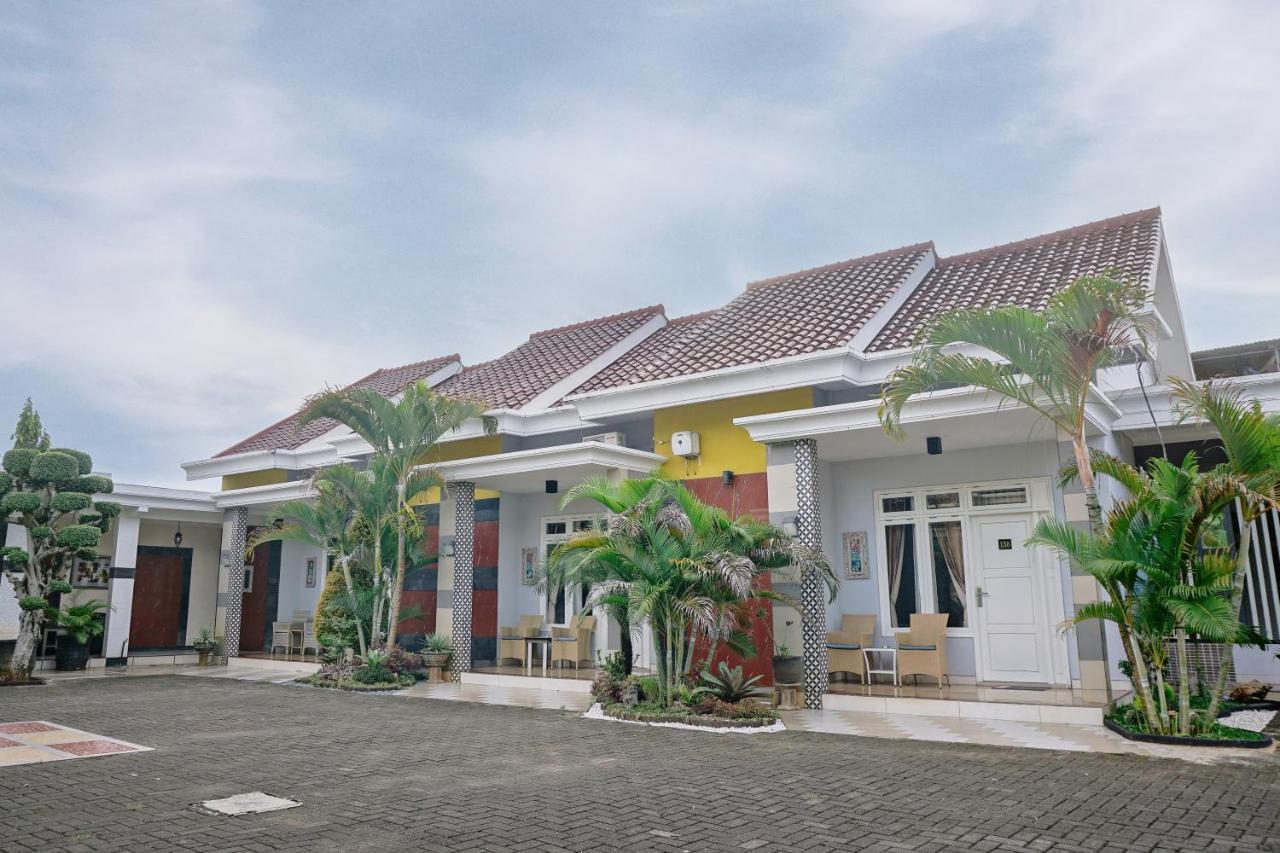 Musdalifah Hotel Sumenep Bagian luar foto