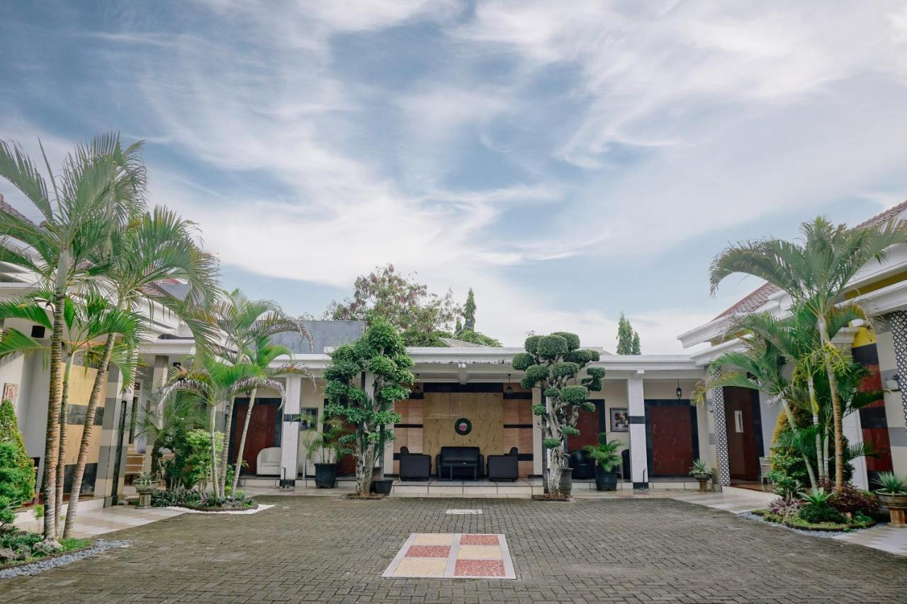 Musdalifah Hotel Sumenep Bagian luar foto